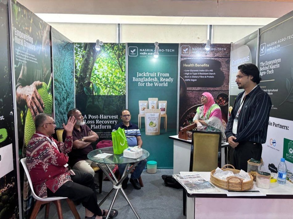 Meeting buyers and partners at the stand