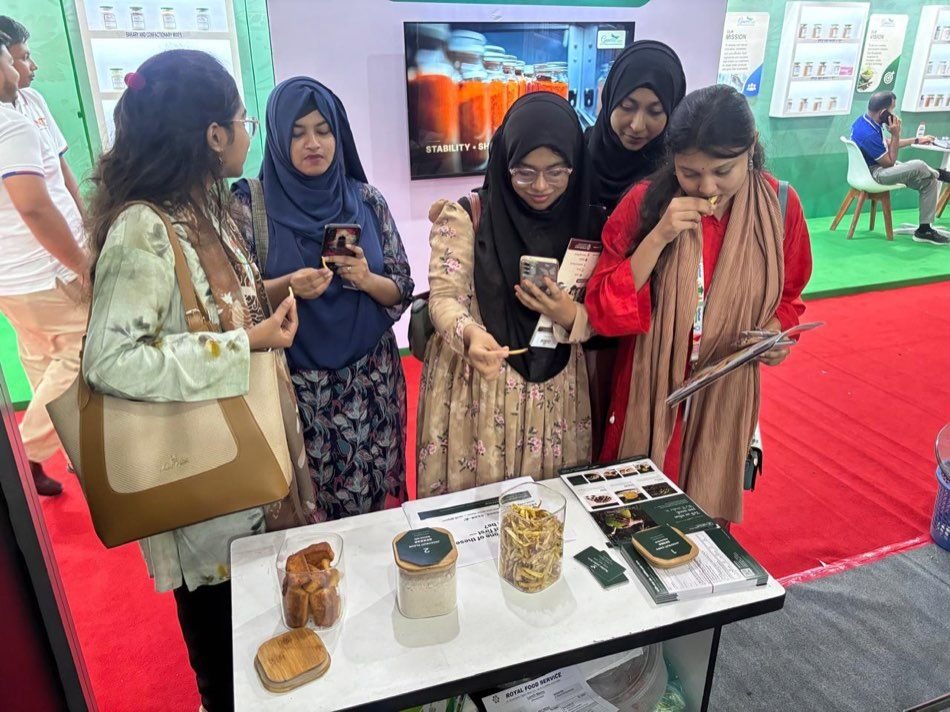 Visitors tasting jackfruit chips